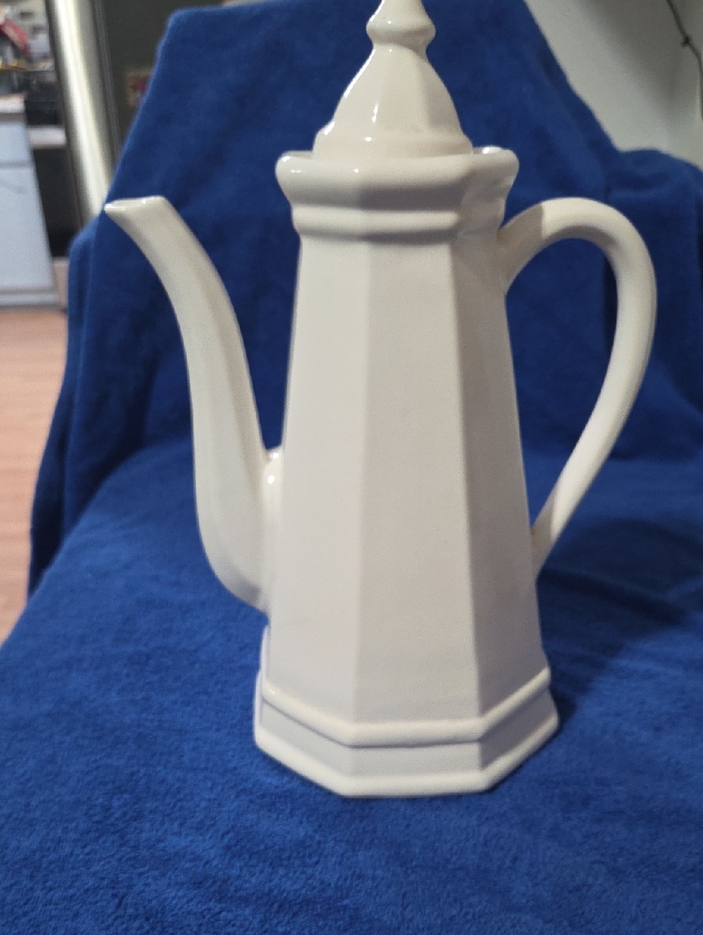 Tea or coffee pot- MAKE OFFER!